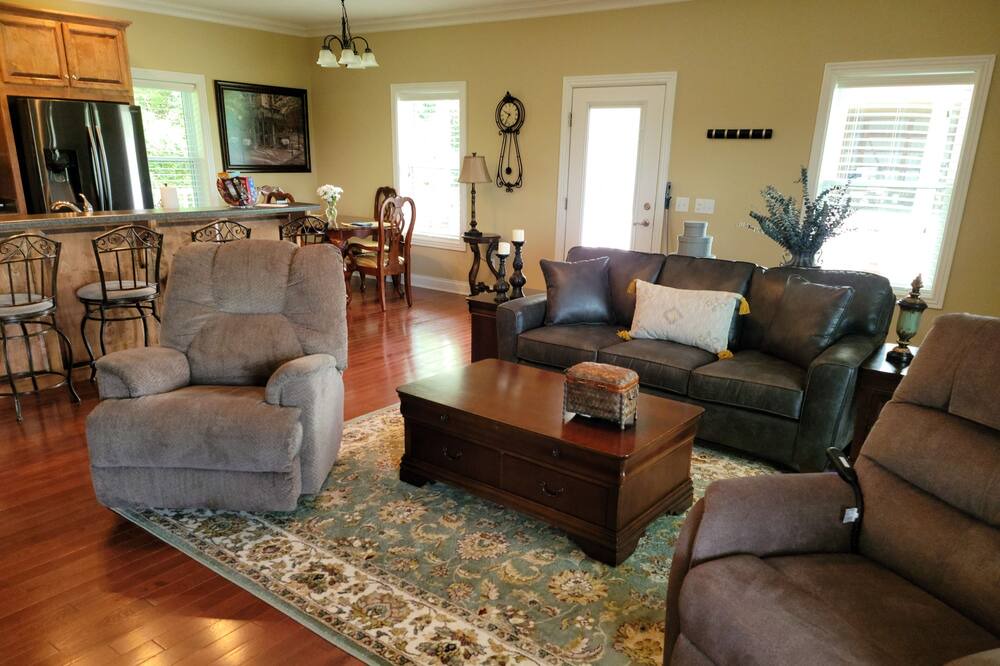 Photo of Livingroom in Tompkinsville