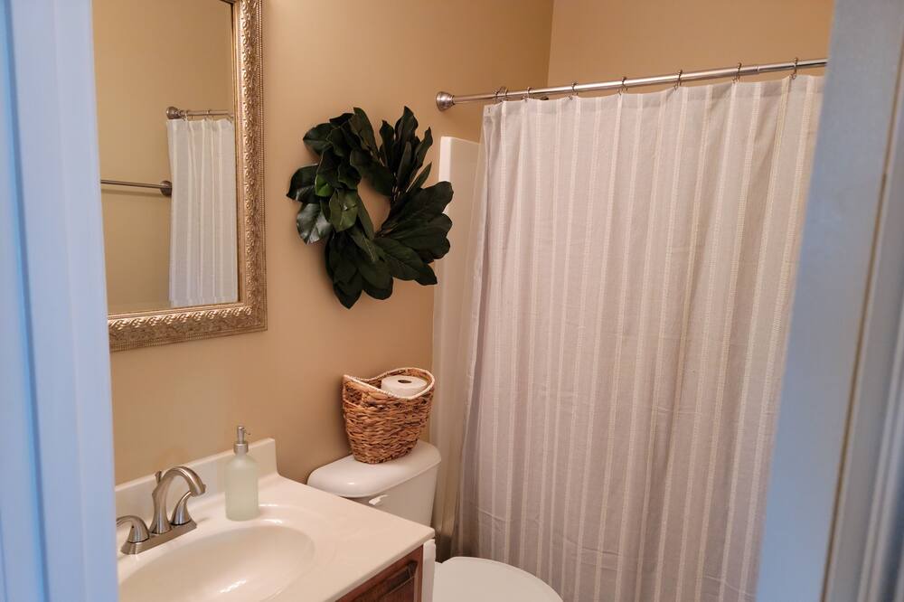 Photo of Bathroom in Tompkinsville
