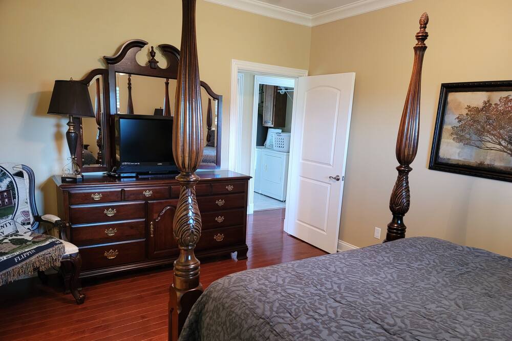 Photo of Bedroom in Tompkinsville