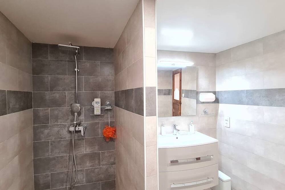 Photo of Bathroom in Chateauneuf-du-Pape