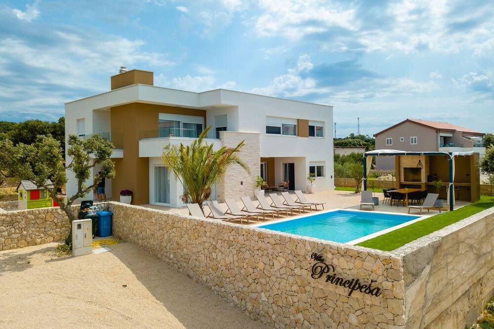 Photo of Outdoor in Mandre