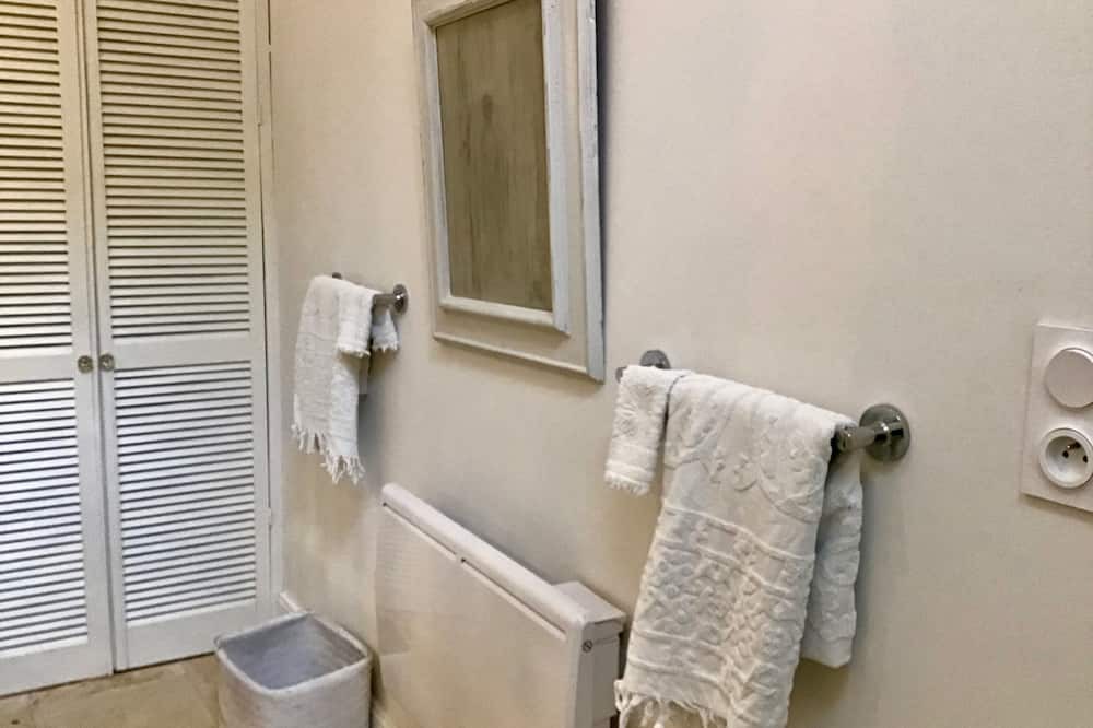 Photo of Bathroom in Issigeac