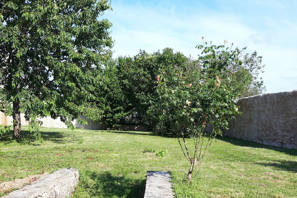 Photo of Outdoor in Saint-Marcel