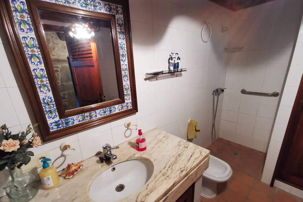 Photo of Bathroom in Llagostera