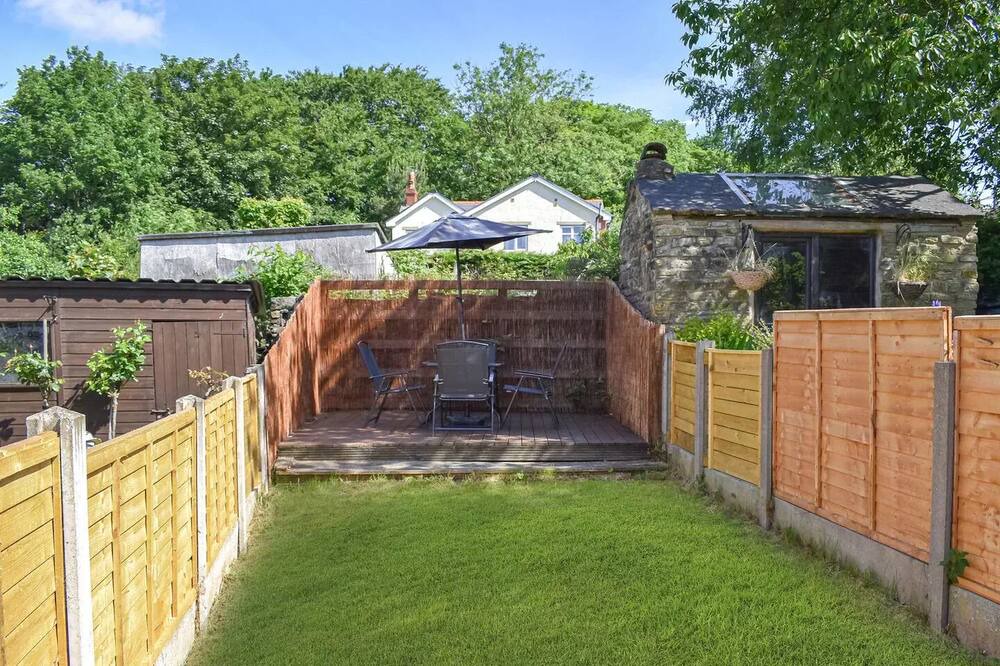 Photo of Outdoor in Padfield