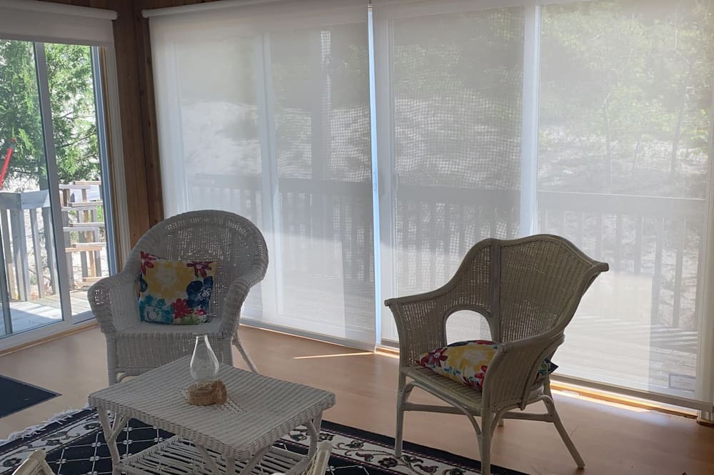 Photo of Livingroom in Wymbolwood Beach