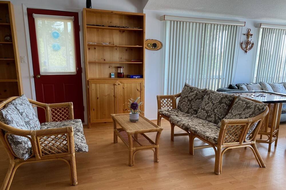 Photo of Livingroom in Wymbolwood Beach