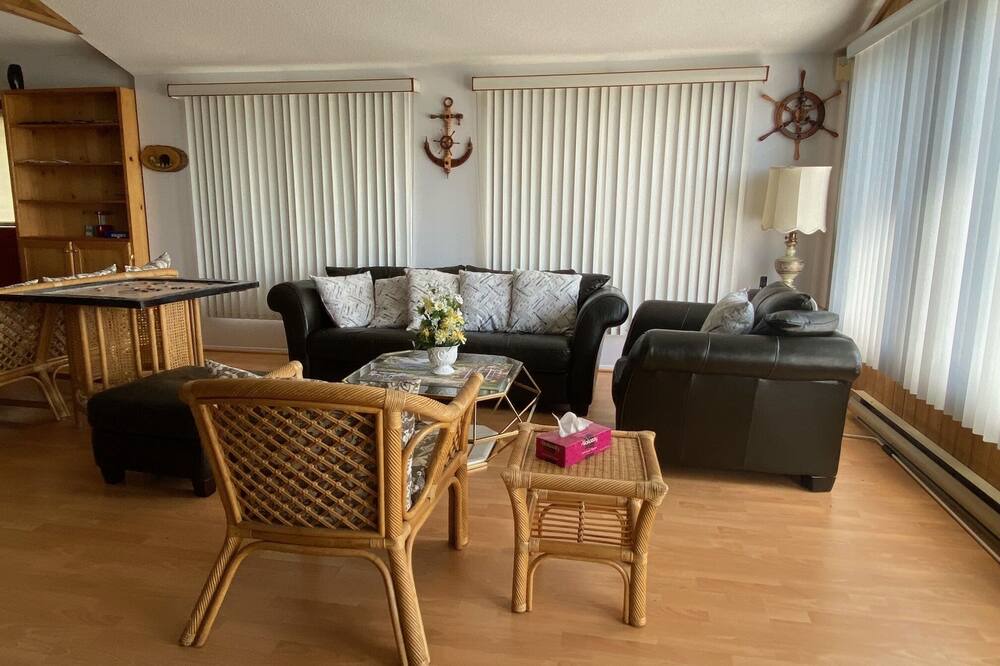 Photo of Livingroom in Wymbolwood Beach