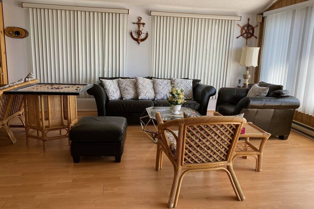 Photo of Livingroom in Wymbolwood Beach