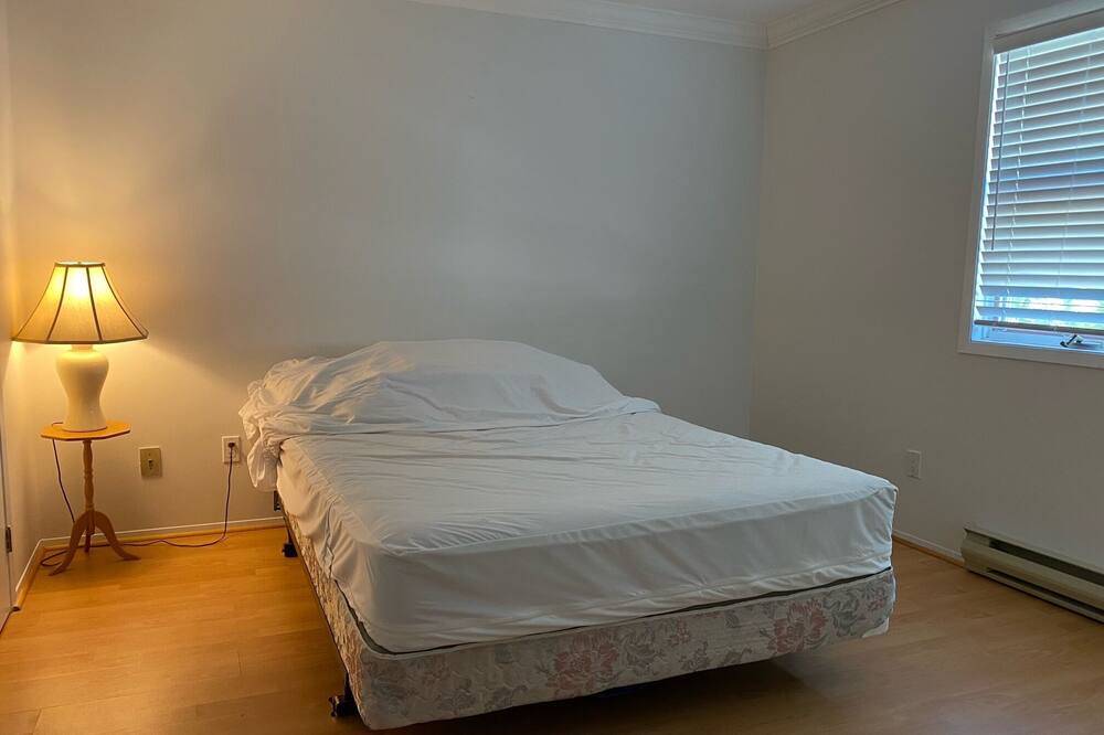 Photo of Bedroom in Wymbolwood Beach