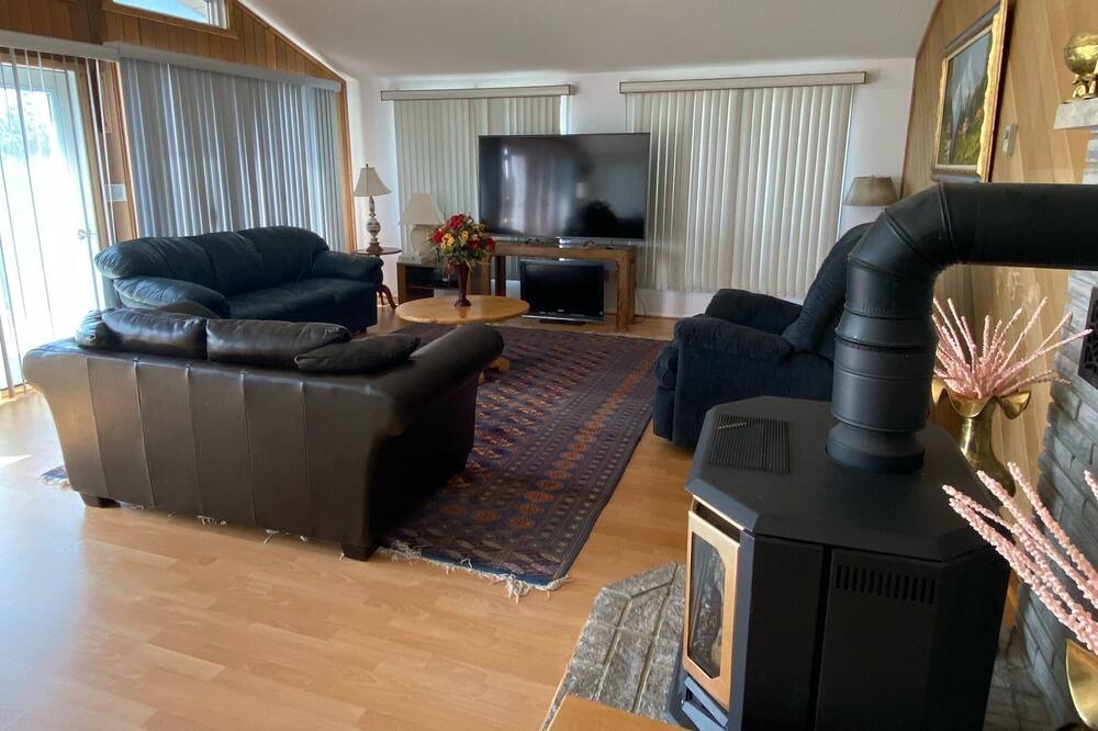 Photo of Livingroom in Wymbolwood Beach