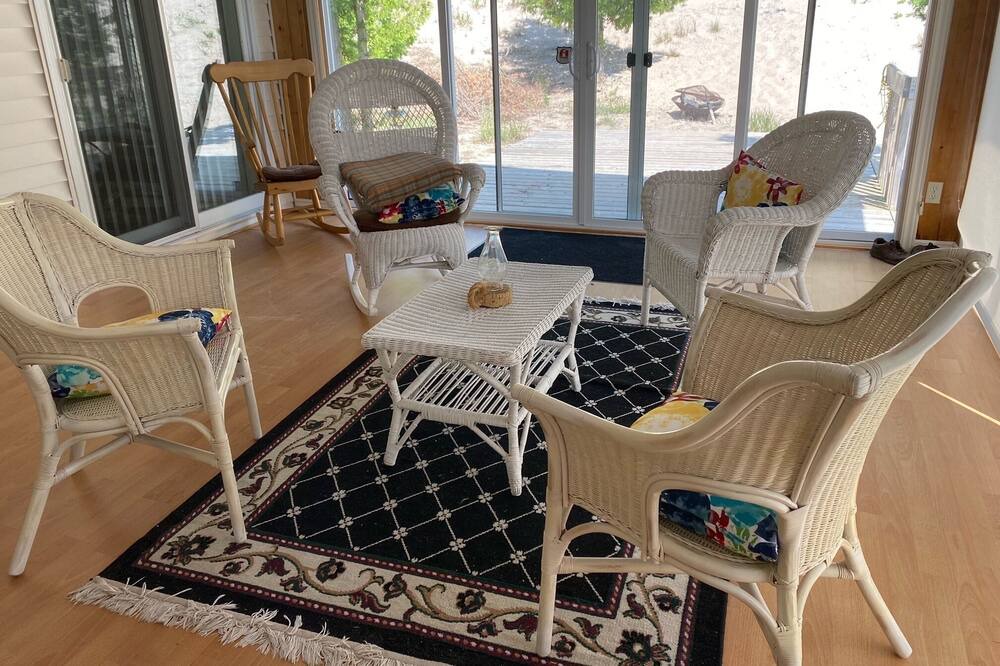 Photo of Livingroom in Wymbolwood Beach
