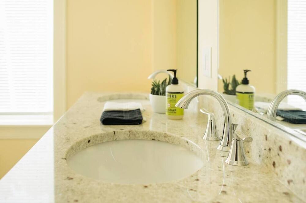 Photo of Bathroom in Oak Square