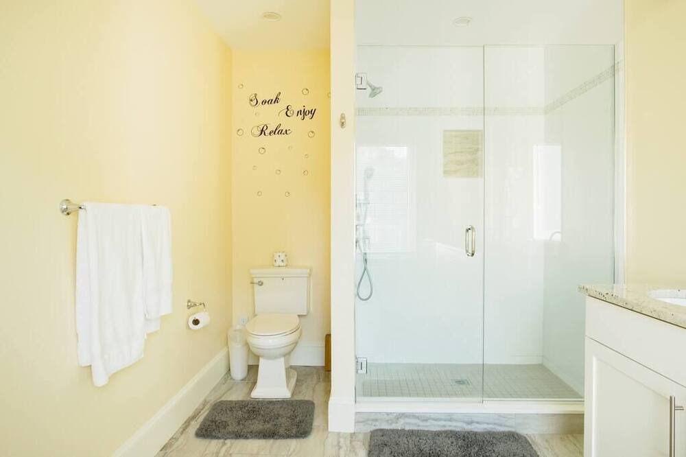 Photo of Bathroom in Oak Square