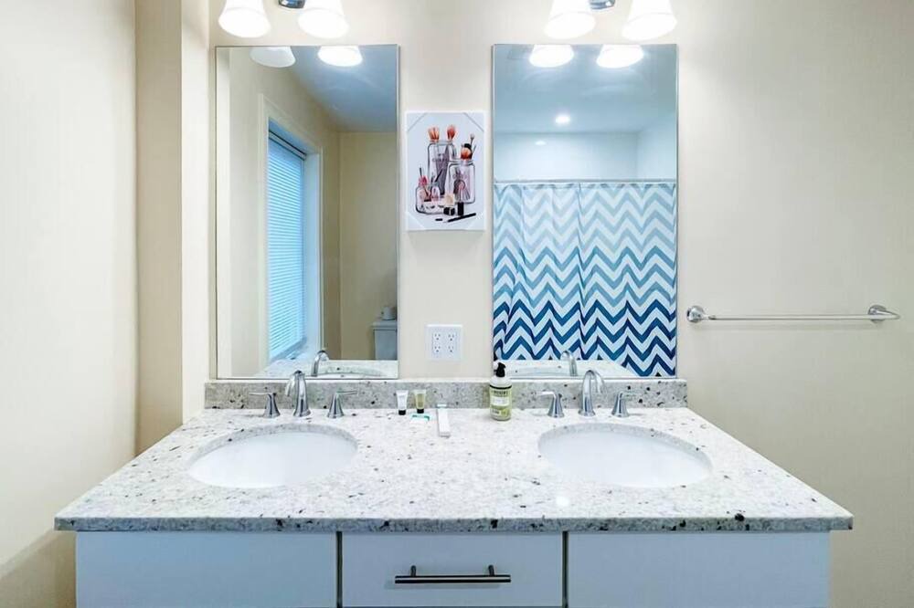 Photo of Bathroom in Oak Square