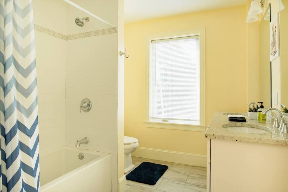 Photo of Bathroom in Oak Square