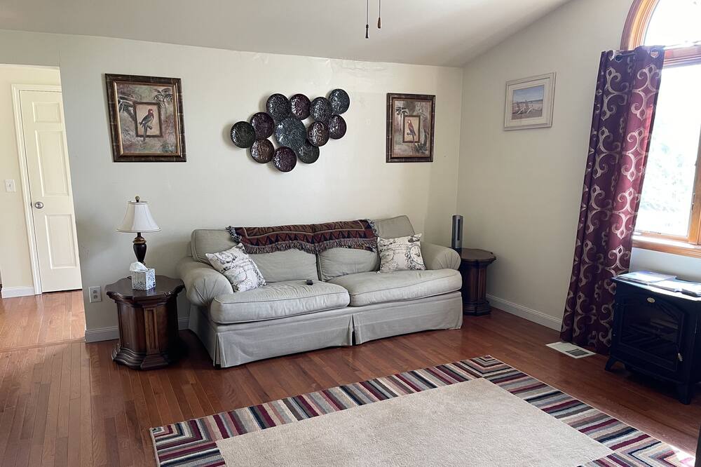 Photo of Livingroom in Niagara County