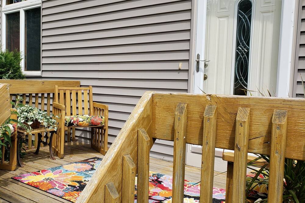 Photo of Patio Balcony in Niagara County