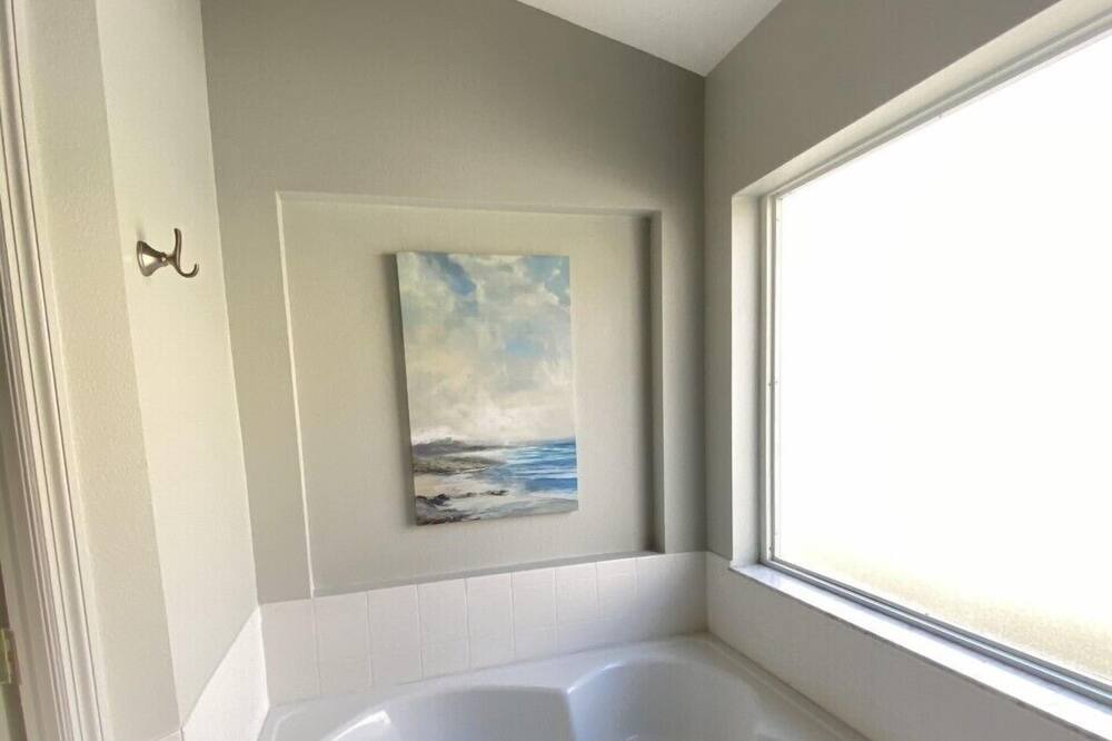 Photo of Bathroom in Lake Berkley