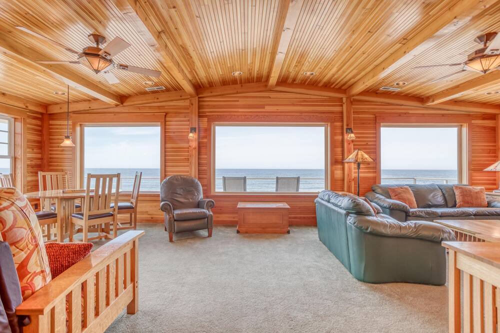 Photo of Livingroom in Roads End