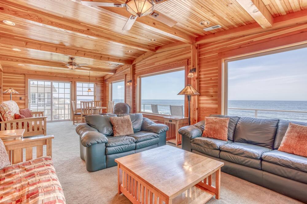 Photo of Livingroom in Roads End