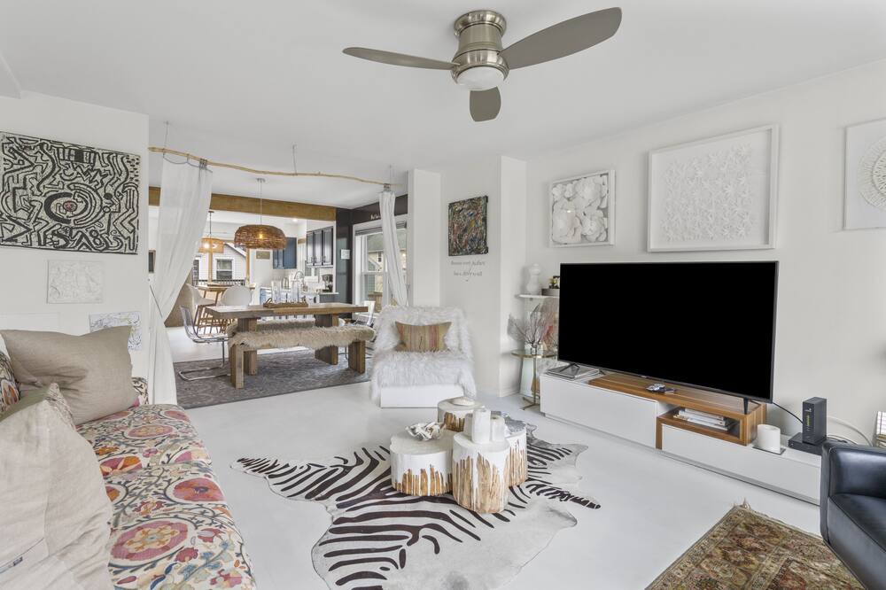 Photo of Livingroom in Milford