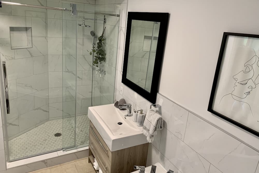 Photo of Bathroom in Saint-Hippolyte