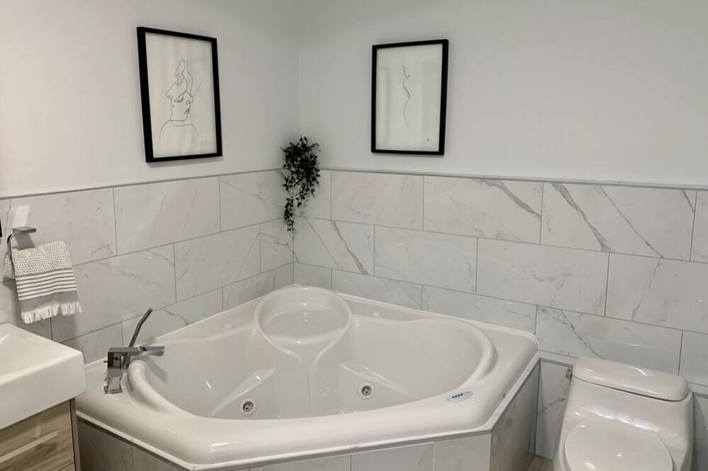 Photo of Bathroom in Saint-Hippolyte