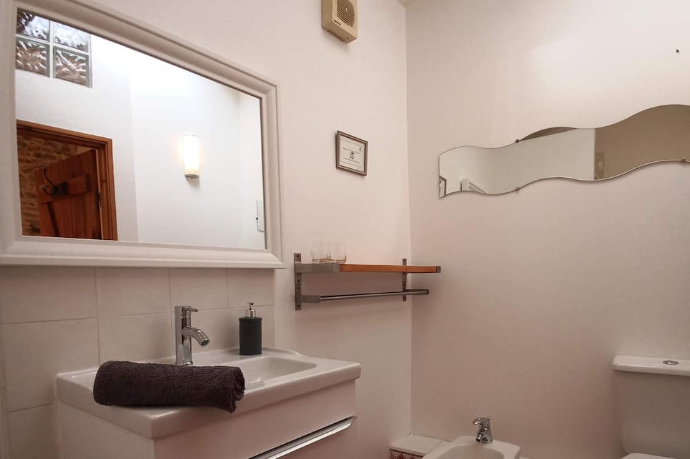 Photo of Bathroom in Cailhavel