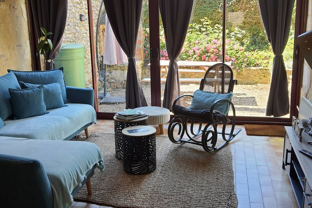 Photo of Livingroom in Villedieu-les-Bailleul