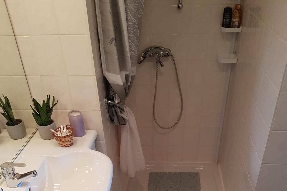 Photo of Bathroom in Villedieu-les-Bailleul