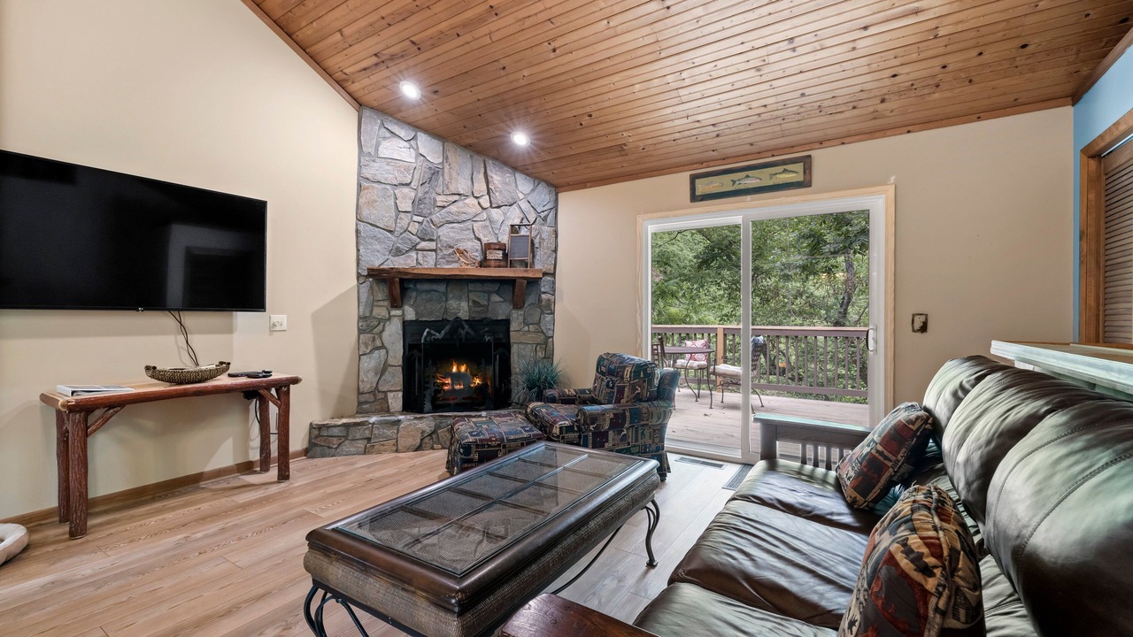Photo of Livingroom in Cullowhee