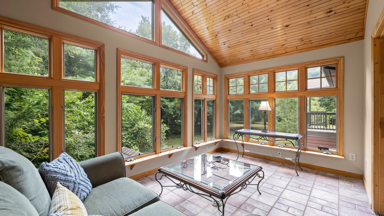 Photo of Livingroom in Cullowhee