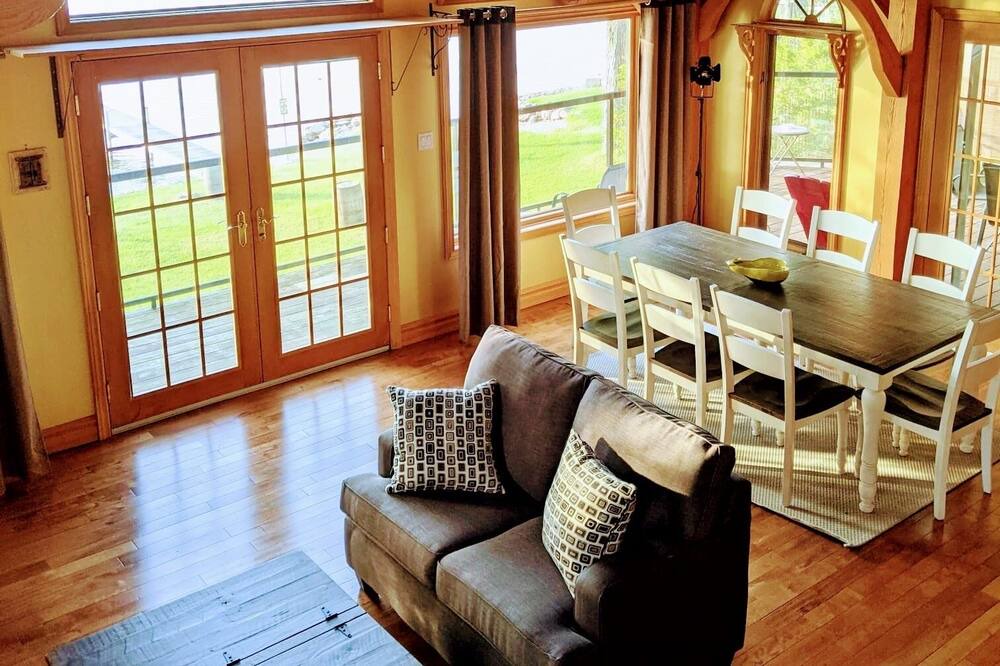 Photo of Livingroom in Port McNicoll