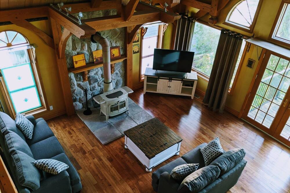 Photo of Livingroom in Port McNicoll
