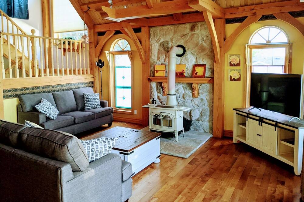 Photo of Livingroom in Port McNicoll