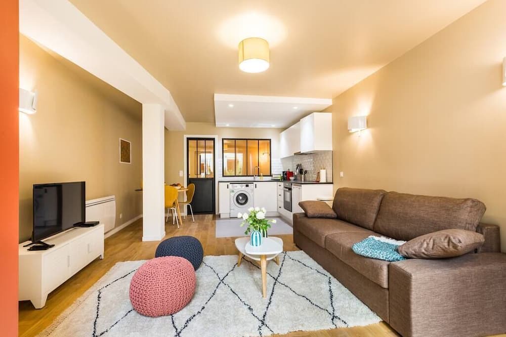 Photo of Livingroom in Arts-et-Metiers