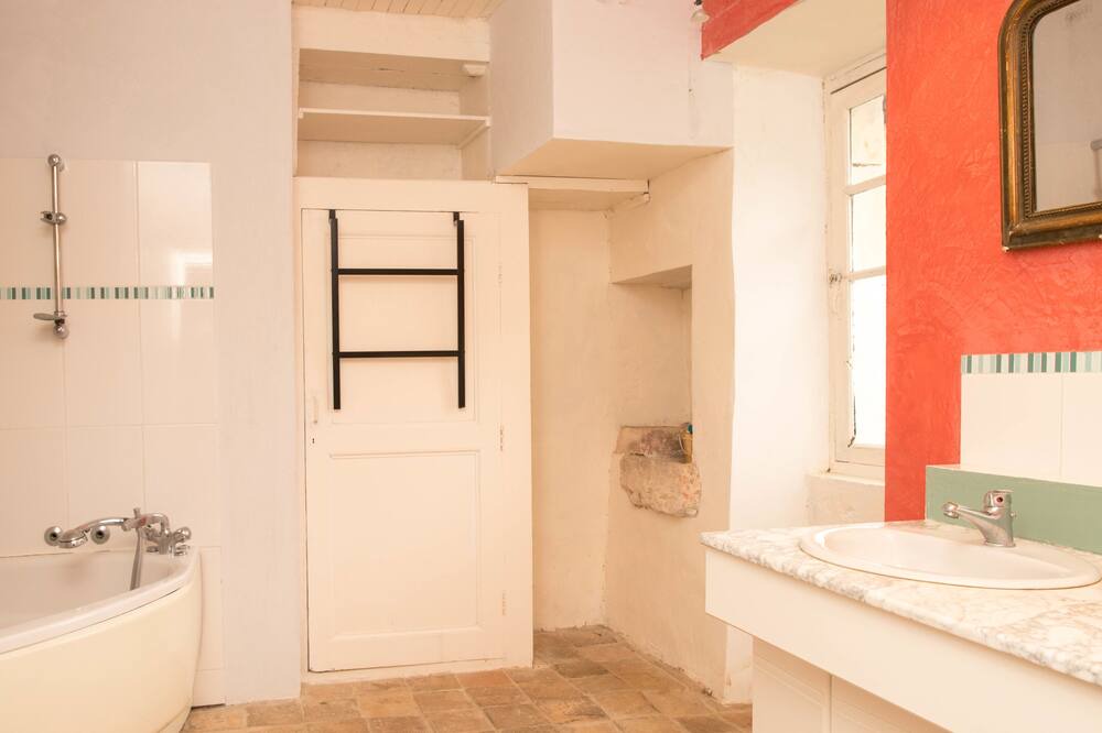 Photo of Bathroom in Marnay