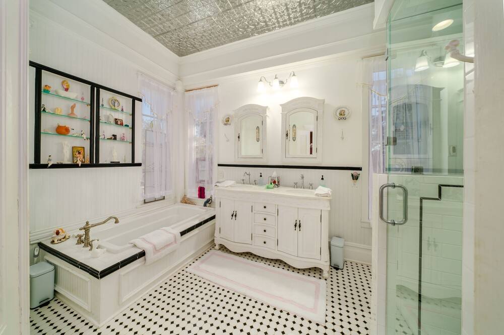 Photo of Bathroom in Gonzales