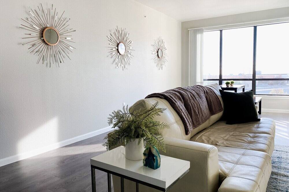 Photo of Livingroom in Far North Dallas