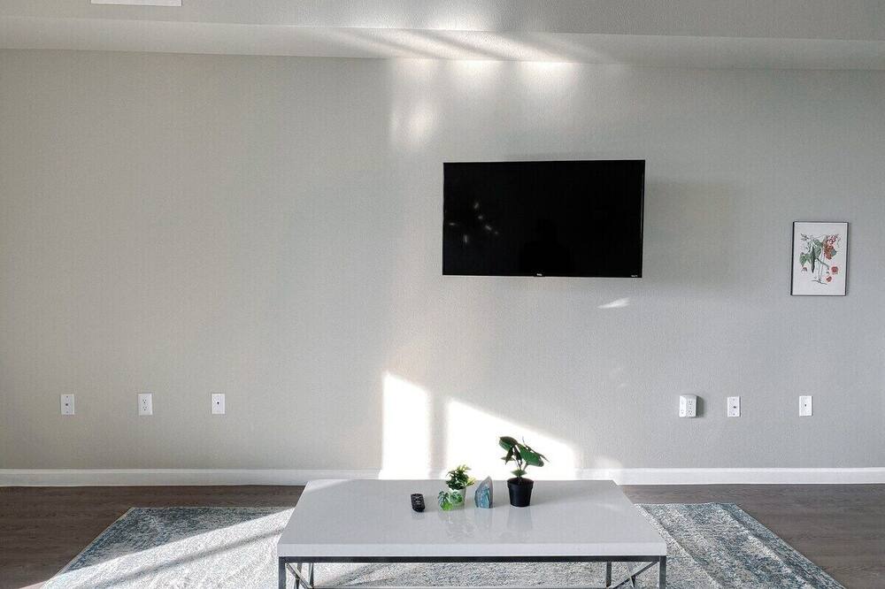 Photo of Livingroom in Far North Dallas