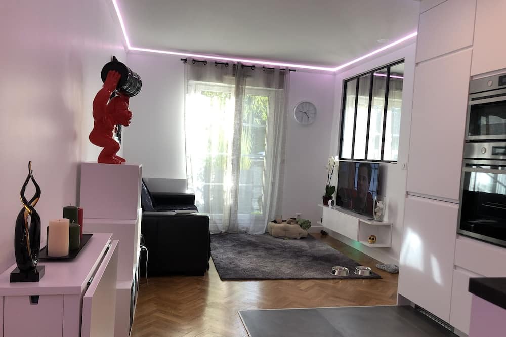 Photo of Livingroom in Le Plessis-Robinson