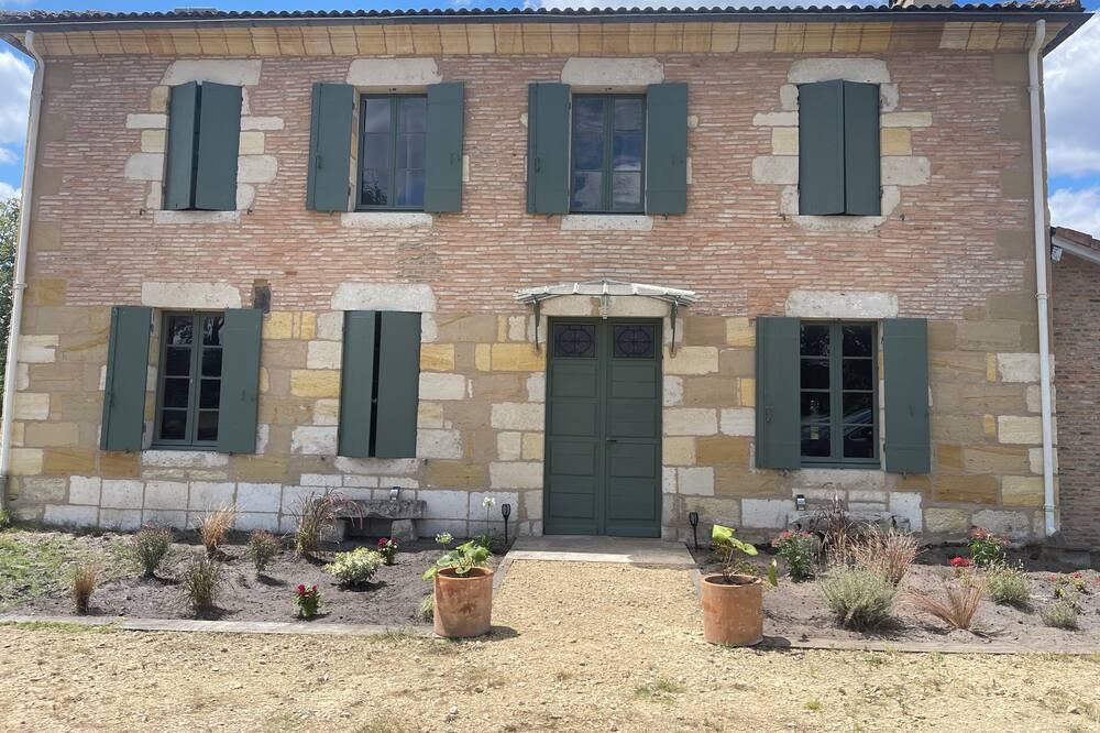 Photo of Outdoor in Mano