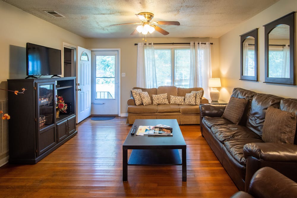 Photo of Livingroom in East Florence