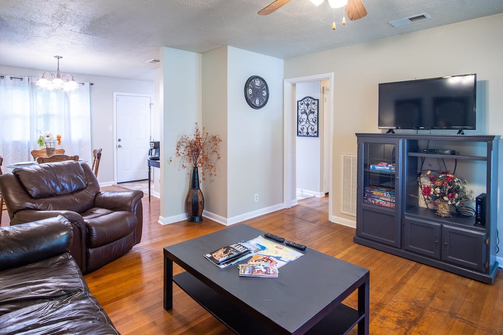 Photo of Livingroom in East Florence