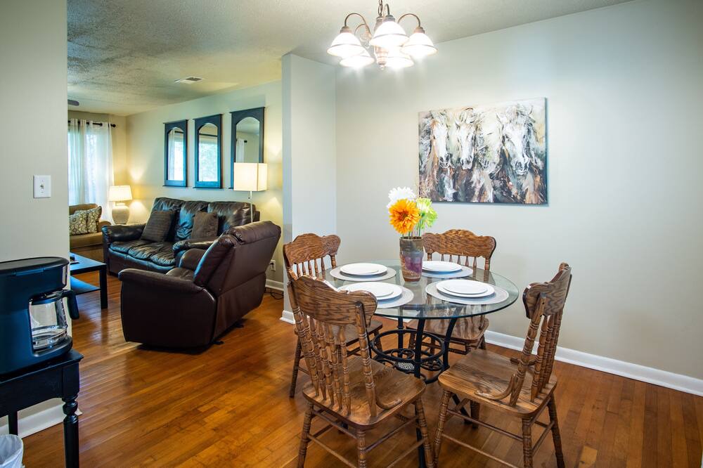 Photo of Livingroom in East Florence