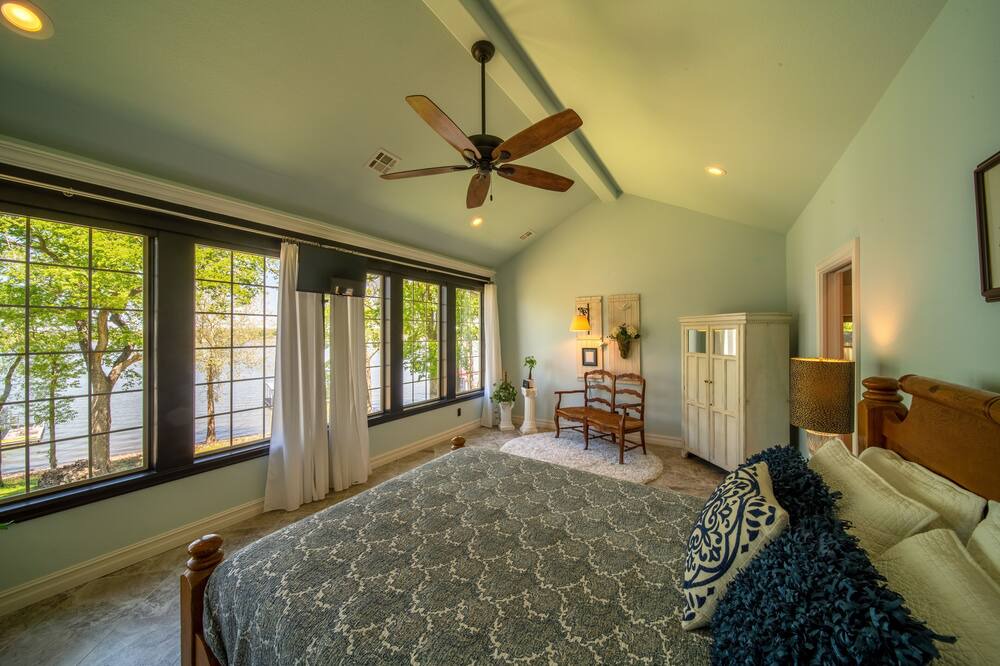 Photo of Bedroom in Grove
