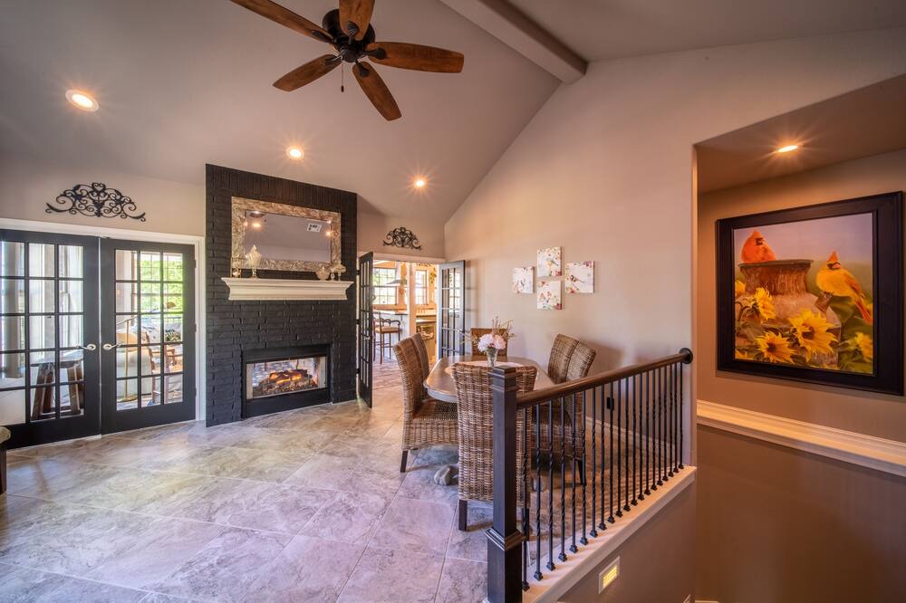 Photo of Livingroom in Grove