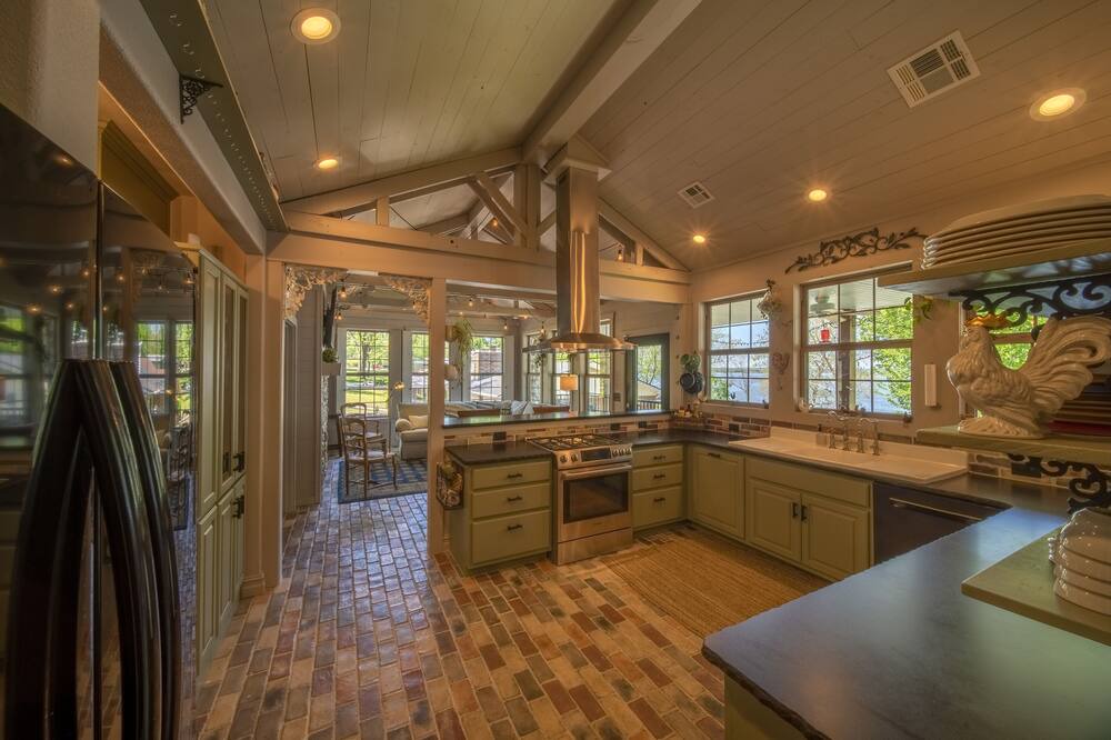 Photo of Kitchen in Grove