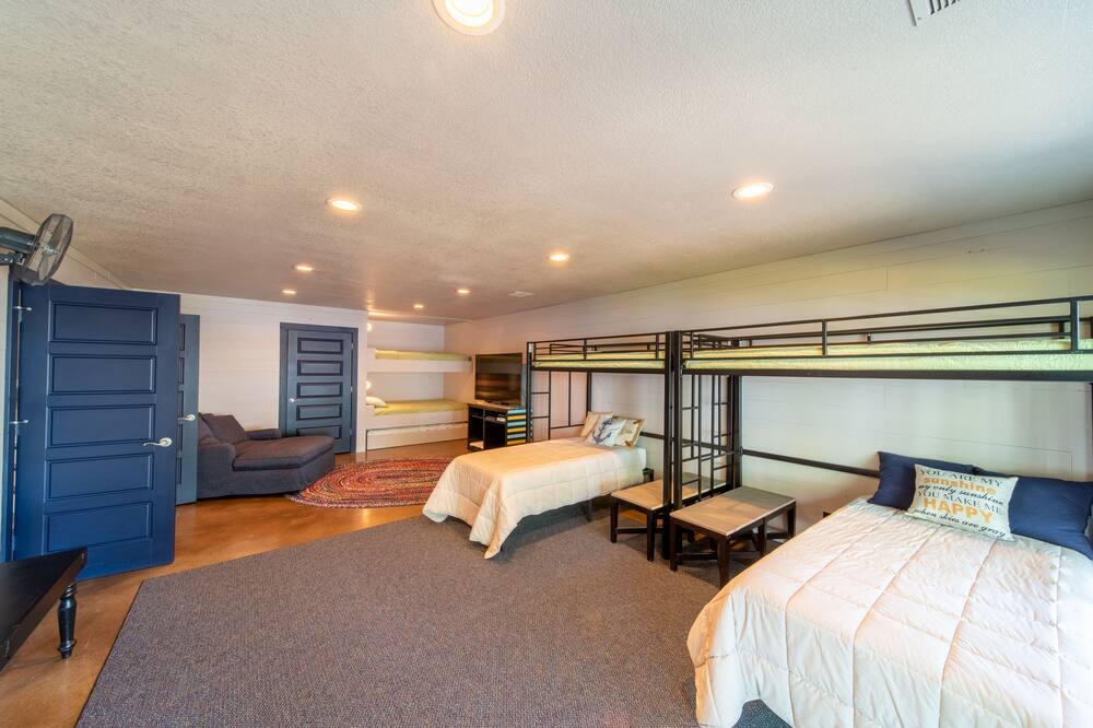 Photo of Bedroom in Grove